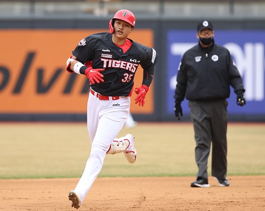 김석환은 3월 17일 KT WIZ와의 원정 시범경기에서 첫 홈런 맛을 봤다(사진=KIA)