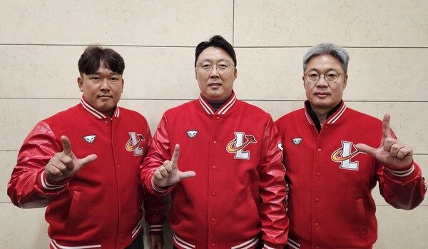 윤요섭, 배영수, 강병식 코치(사진=SSG)