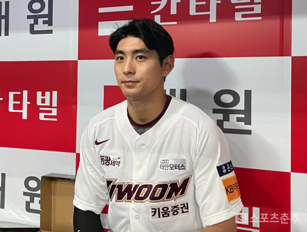 취재진과 만난 이정후(사진=스포츠춘추 배지헌 기자)