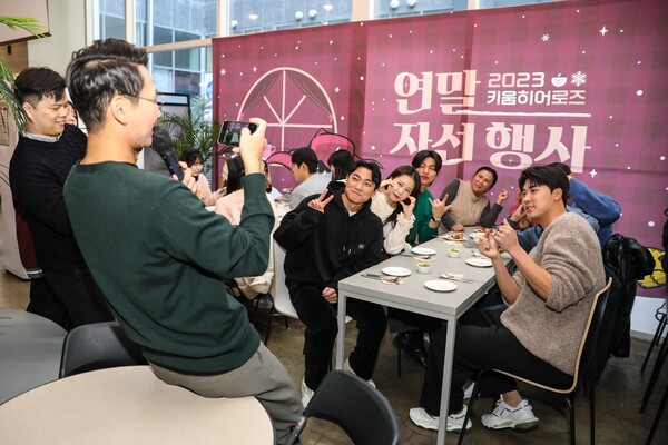 키움 선수단이 일일자선카페를 열었다(사진=키움)