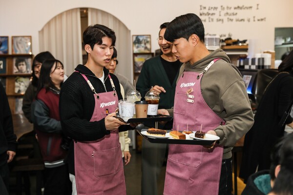 키움 선수단이 일일자선카페를 열었다(사진=키움)