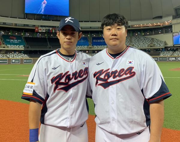 박주찬과 김범석(사진=대한야구소프트볼협회)