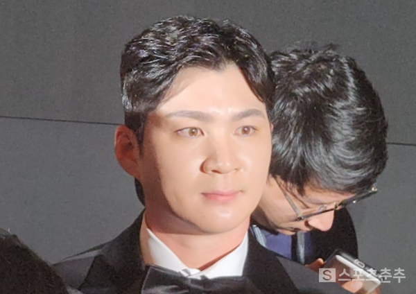 유격수 부문 황금장갑을 받은 오지환(사진=스포츠춘추 김종원 기자)