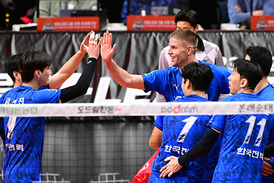 남자프로배구 한국전력 임성진(사진 왼쪽부터), 타이스 덜 호스트(사진=KOVO)