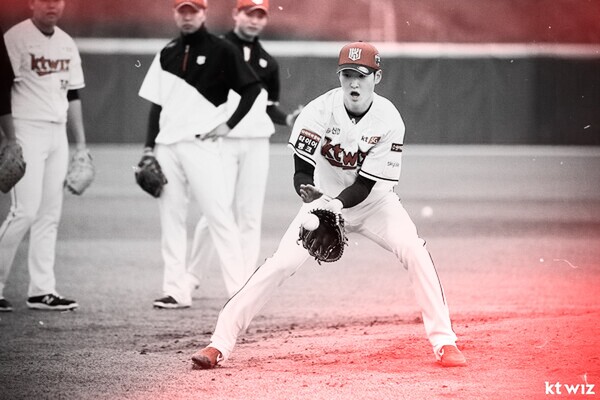 2021 기장 스프링캠프 당시 장면. 배제성이 PFP 훈련을 하고 있다(사진=KT)