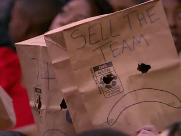 계속된 연패에 실망한 디트로이트 팬들의 반응(사진=NBA 중계화면)