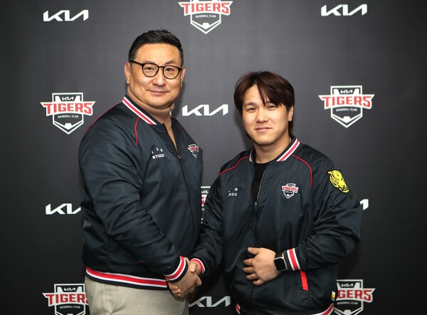 심재학 단장과 김선빈(사진=KIA)