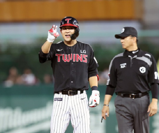 베테랑 김민성이 극적인 만루 홈런으로 선두 싸움에 긴장감을 불어넣었다(사진=LG)