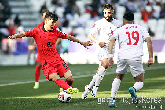 황인범(사진 왼쪽)(사진=게티이미지코리아)