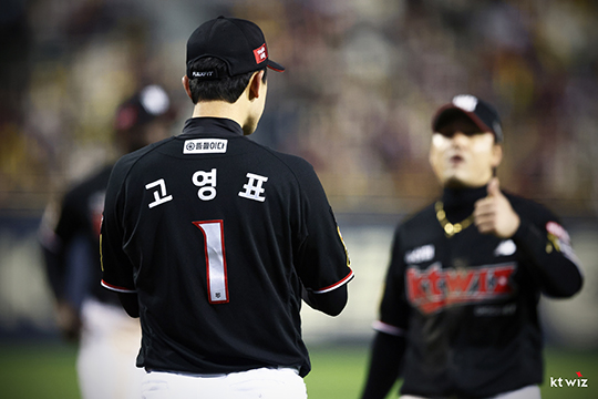 고영표가 그간 펼친 활약에 ‘엄지를 올리지 않을’ 사람은 없다(사진=KT)