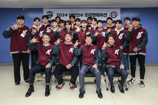 오리엔테이션에 참석한 키움 신인 선수들(사진=키움)