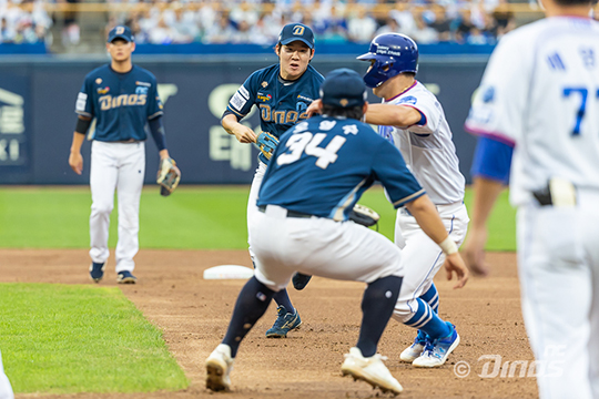 NC의 수비는 끈끈하다 못해 치밀하다(사진=NC)