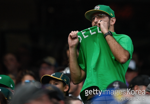 야구단 이전에 반대하는 오클랜드 팬들(사진=게티이미지코리아)