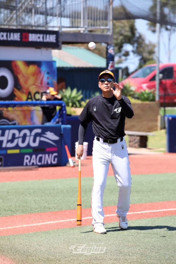 김우석 수비코치(사진=한화)