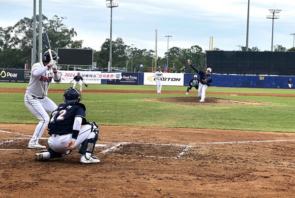 스프링캠프 첫 자체 청백전을 소화한 두산(사진=두산)