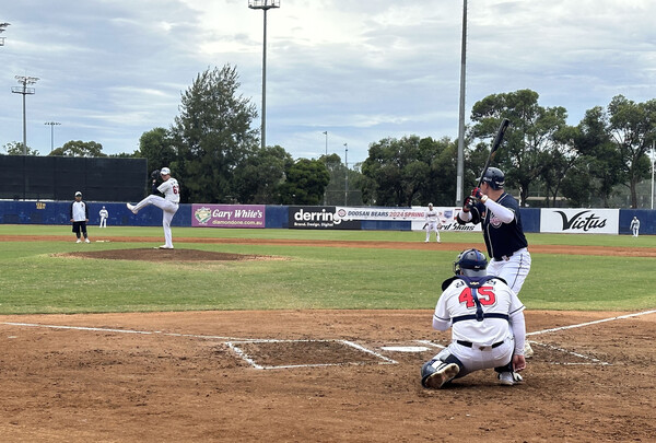 스프링캠프 첫 자체 청백전을 소화한 두산(사진=두산)