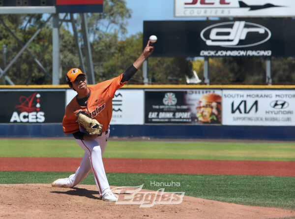 신인 황준서의 투구 장면(사진=한화)