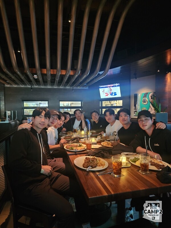 손아섭 주도로 회식을 함께한 NC 외야진(사진=NC)