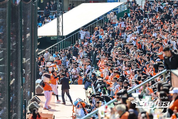 만원 관중이 찾은 대전 한화생명 이글스파크(사진=한화)