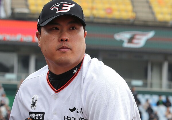 12일 시범경기에 등판한 류현진(사진=한화)