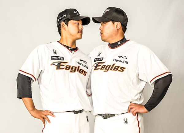 문동주와 류현진(사진=한화)