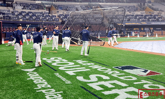 16일 오전 고척 스카이돔에서 훈련 중인 팀 코리아 선수단(사진=스포츠춘추 김종원 기자)