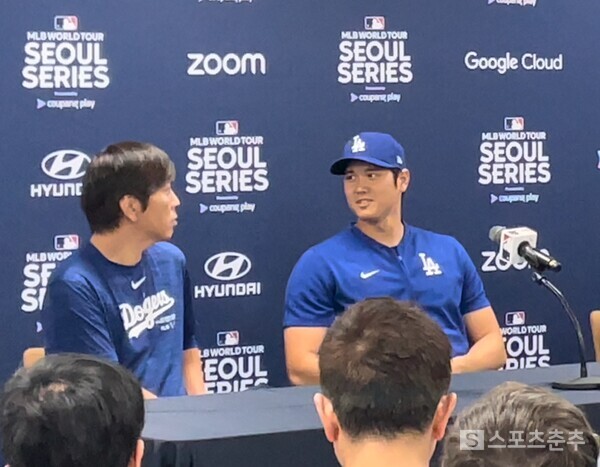 고척돔 기자회견장에 나타난 오타니 쇼헤이(사진=스포츠춘추 배지헌 기자)