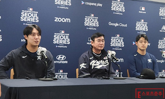 미디어 인터뷰에 참석한 팀 코리아 투수 원태인(사진 왼쪽부터), 류중일 감독, 투수 문동주(사진=스포츠춘추 김종원 기자)