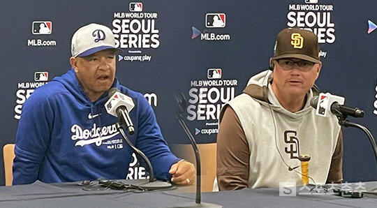 20일 경기 전 미디어 인터뷰에 참석한 데이브 로버츠 다저스 감독(사진 왼쪽부터), 마이크 쉴트 파드리스 감독(사진=스포츠춘추 배지헌 기자)
