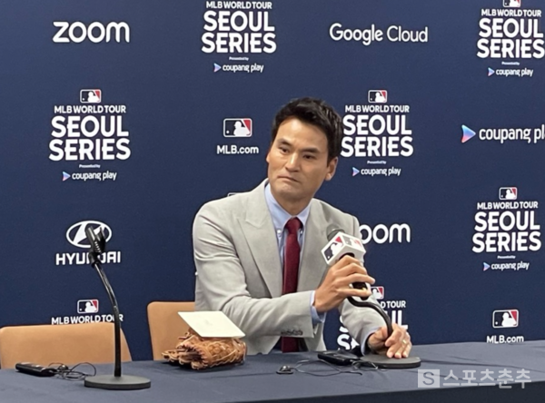 기자회견에서 답변하는 박찬호(사진=스포츠춘추 배지헌 기자)