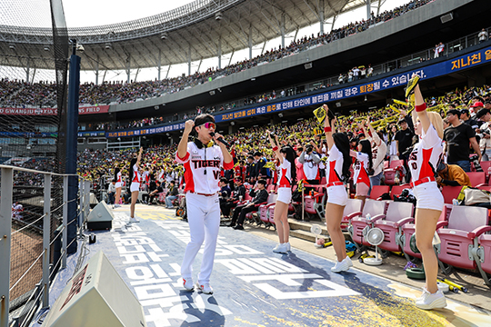 KIA는 2022년부터 3년 연속 전국 모든 구장에 응원단을 파견하고 있다(사진=KIA)