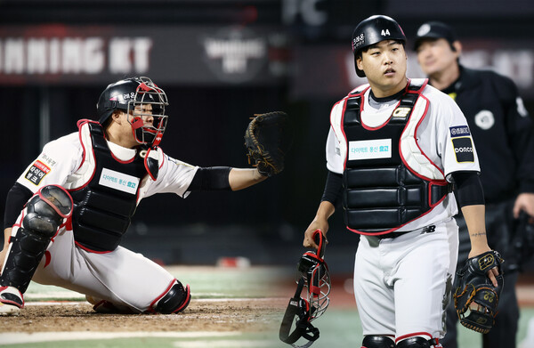 천재타자 강백호가 2024년 들어 포수 마스크를 쓰는 빈도가 늘어나고 있다(사진=KT)