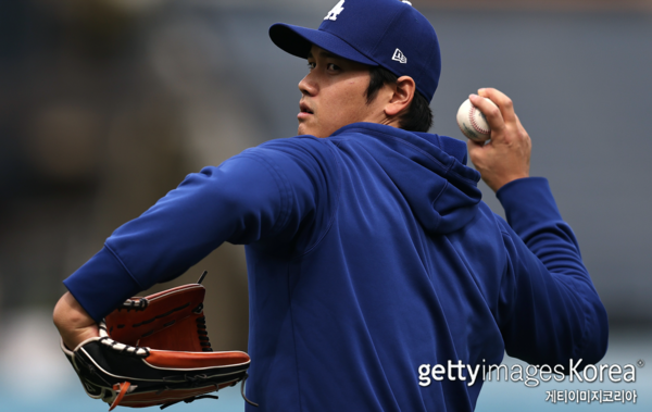 기자회견을 마친 뒤 투구 프로그램을 시작한 오타니(사진=게티이미지코리아)