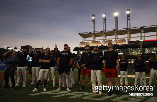 개기일식을 관찰하는 클리블랜드 선수단(사진=게티이미지코리아)