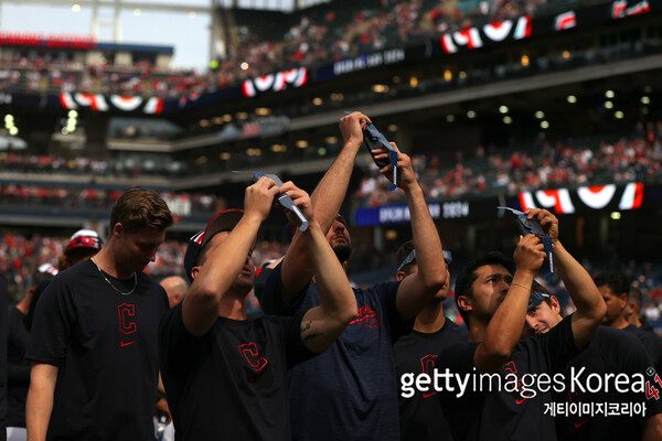 개기일식을 관찰하는 클리블랜드 선수단(사진=게티이미지코리아)