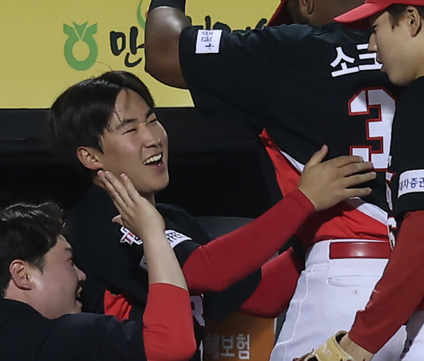 승리투수 윤영철(사진=KIA)