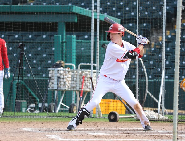 겨울 캠프 기간 김창평의 타격 훈련 장면(사진=SSG)