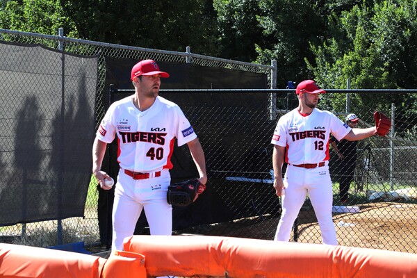 KIA 원투펀치의 불펜 피칭 장면(사진=KIA)