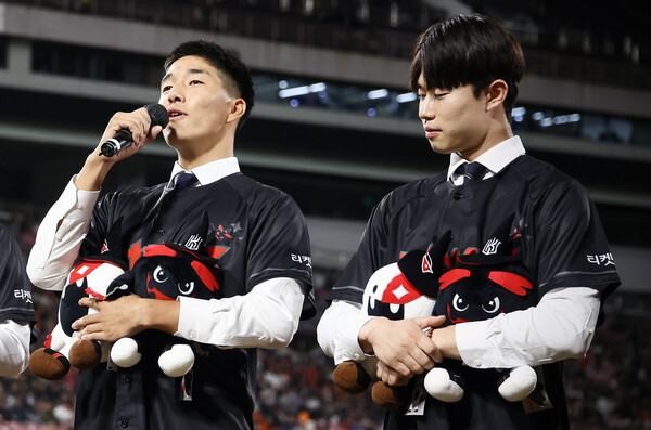 입단 동기인 육청명(사진 왼쪽부터), 원상현(사진=KT)