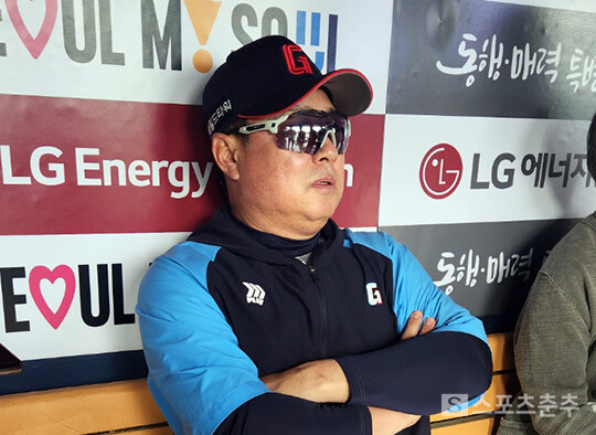 17일 잠실 LG전을 앞두고 취재진과 만난 김태형 롯데 감독(사진=스포츠춘추 김종원 기자)