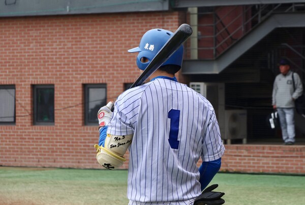 유격수 겸 투수로 활약한 이서준(사진=서울대 야구부 제공)