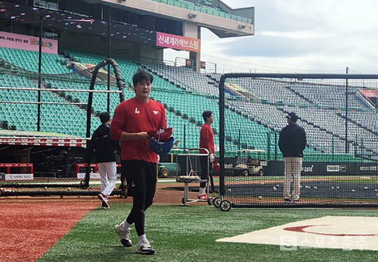 21일 더블헤더 특별 규정에 맞춰 외야수 김창평과 함께 1군에 콜업된 SSG 오른손 투수 서진용(사진=스포츠춘추 김종원 기자)