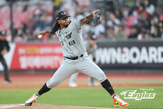 25일 수원 KT전 마운드에 오른 한화 투수 펠릭스 페냐(사진=한화)