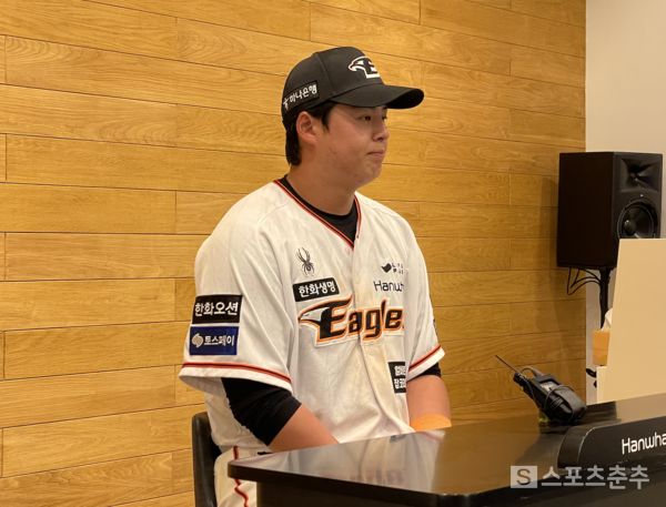 경기후 취재진과 만난 노시환(사진=스포츠춘추 배지헌 기자)