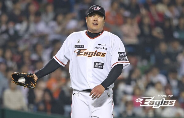 통산 100승에 성공한 류현진(사진=한화)