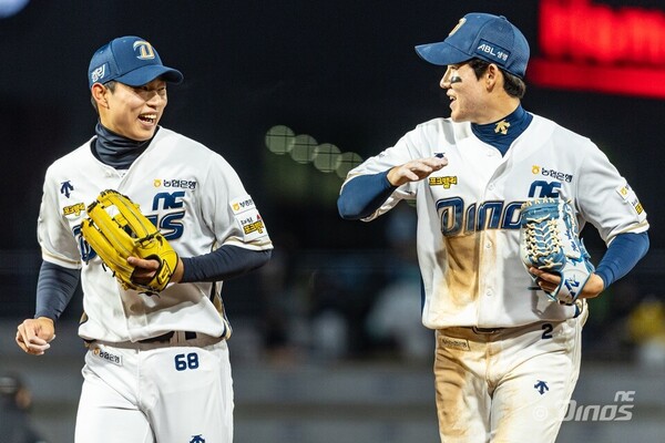 NC 내야수 김한별과 2루수 박민우(사진=NC)