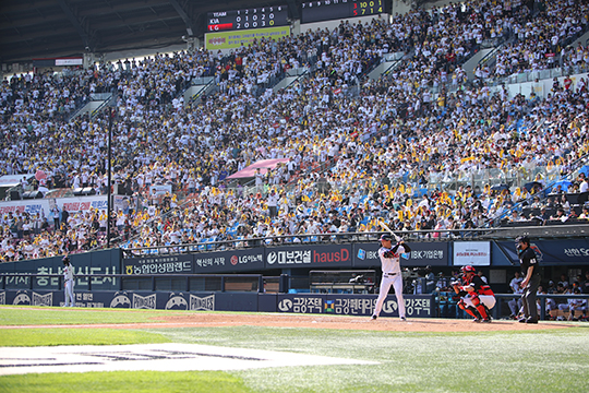27일 잠실 KIA-LG전은 총 23,750명 관중이 입장하면서 매진된 바 있다(사진=LG)