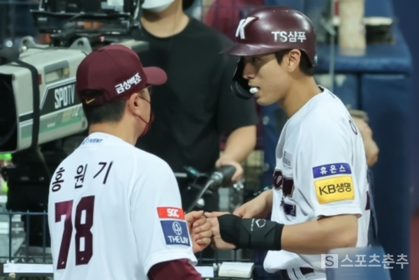 홍원기 감독과 이정후(사진=스포츠춘추 DB)