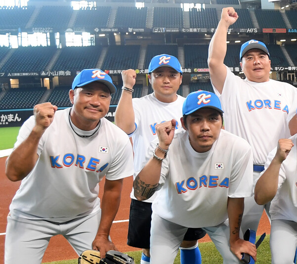 다시 만난 봉중근과 한국 레전드들(사진=사진공동취재단)