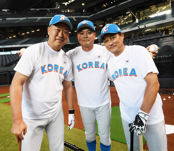 경기전 그라운드 훈련에 나선 한국 레전드들(사진=사진공동취재단)